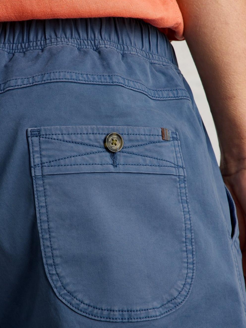 Sutton Drawstring Short in DARK NAVY - MODEL DETAIL