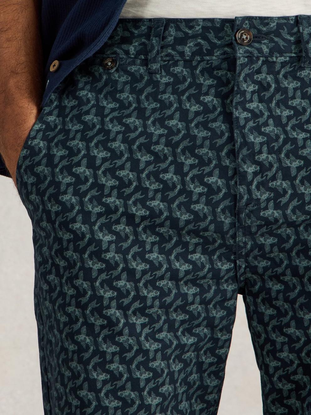 Fish Printed Chino Short in NAVY PR - MODEL DETAIL
