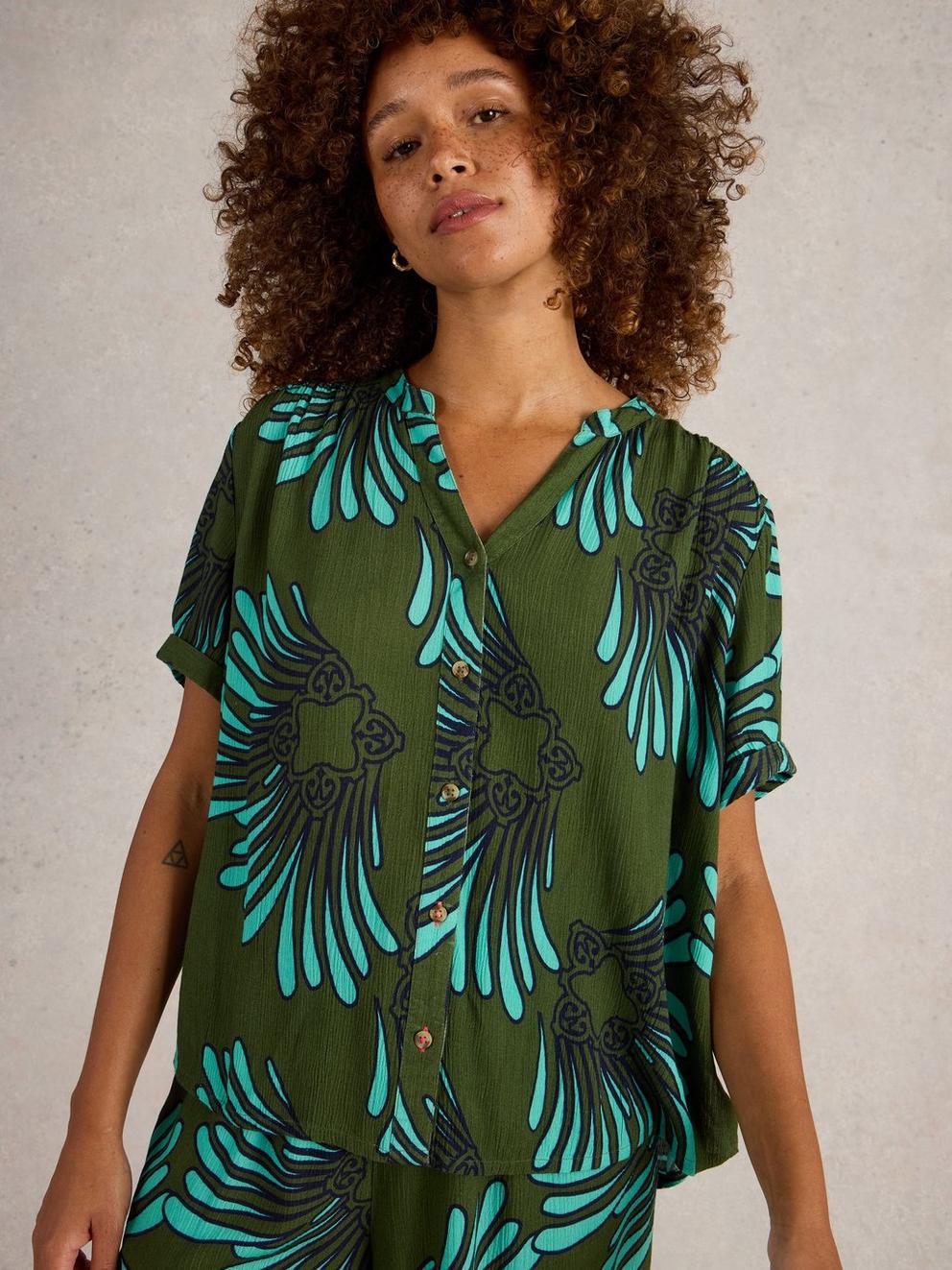 Sloane Shirt in GREEN MLT - MODEL DETAIL
