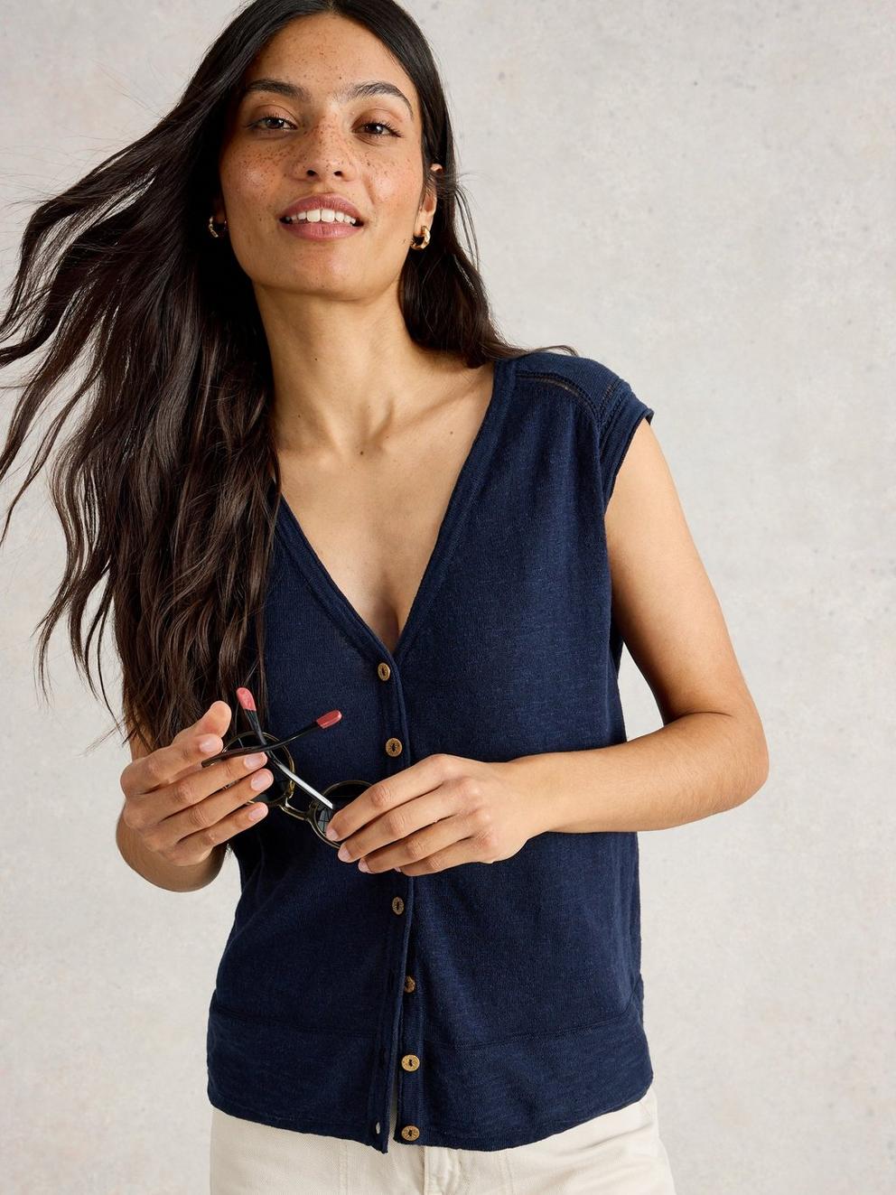 NARIA LINEN BLEND TANK in DARK NAVY - LIFESTYLE
