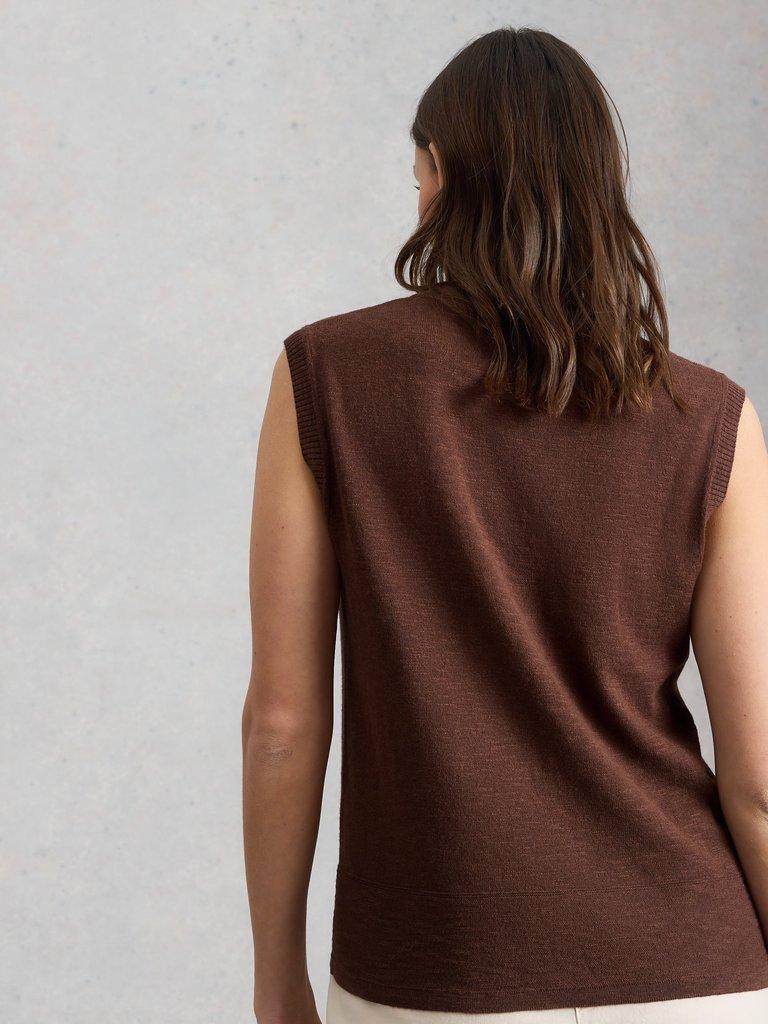 NOVA LINEN BLEND TANK in DK BROWN - MODEL BACK