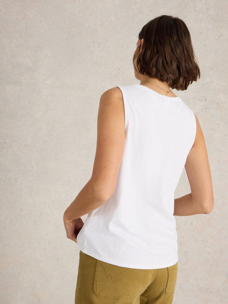 LOLA VEST in BRIL WHITE - MODEL BACK