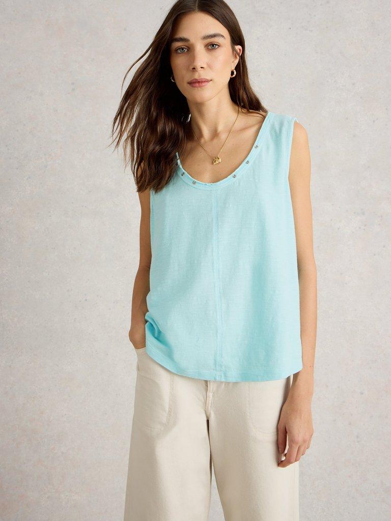 AVA VEST in LGT BLUE - MODEL DETAIL