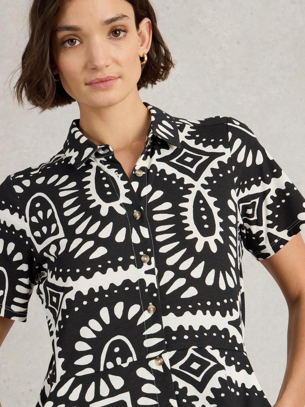 Rua Jersey Midi Shirt Dress in BLK PR - MODEL DETAIL