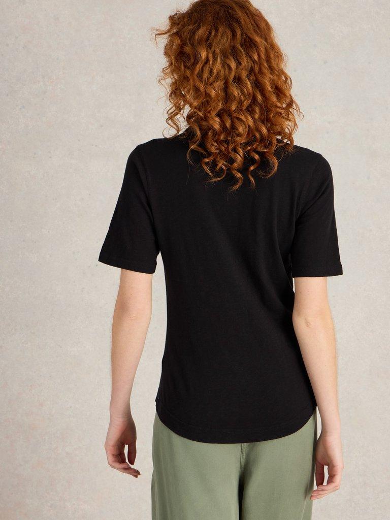 ANNIE SHORT SLEEVE JERSEY SHIRT in PURE BLK - MODEL BACK