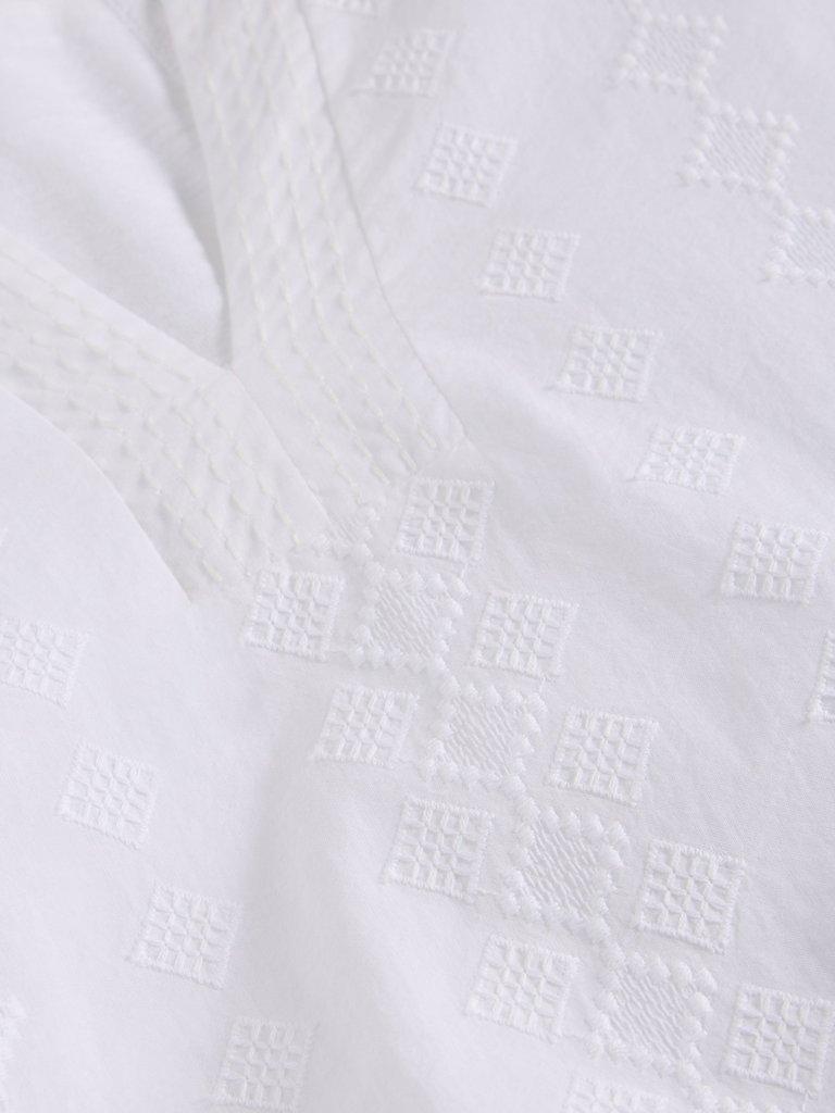 WEAVER NOTCH NECK TOP in BRIL WHITE - FLAT DETAIL