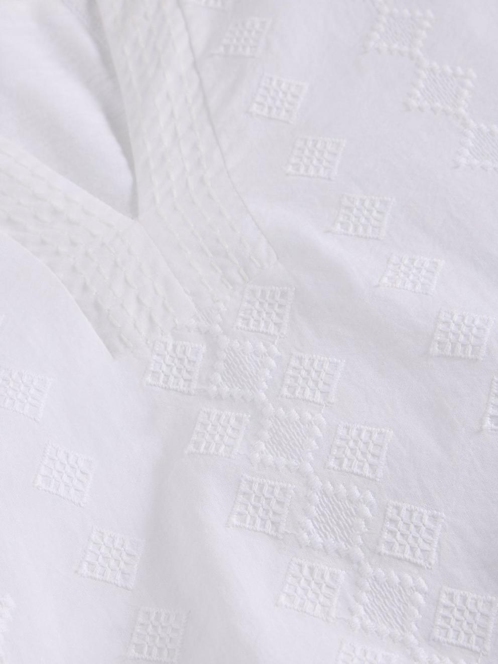 WEAVER NOTCH NECK TOP in BRIL WHITE - FLAT DETAIL