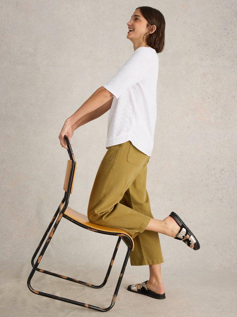 WEAVER NOTCH NECK TOP in BRIL WHITE - LIFESTYLE