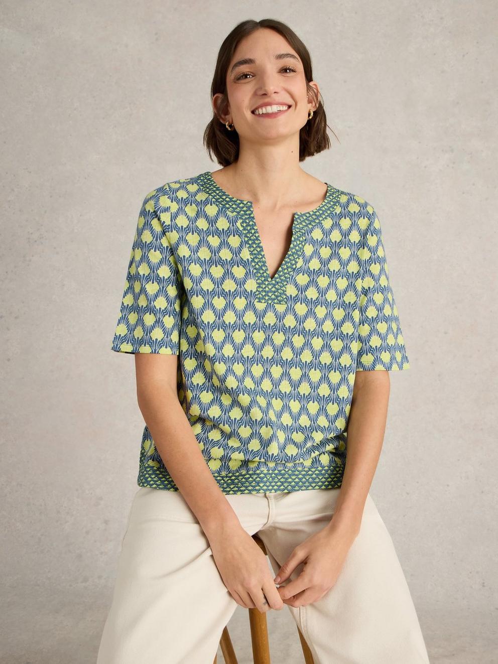 WEAVER NOTCH NECK TOP in NAVY PR - LIFESTYLE