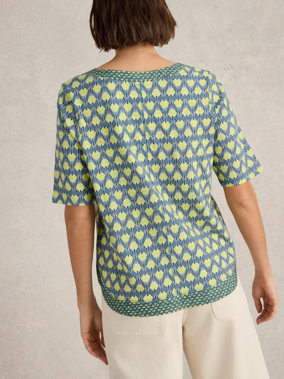 WEAVER NOTCH NECK TOP in NAVY PR - MODEL BACK