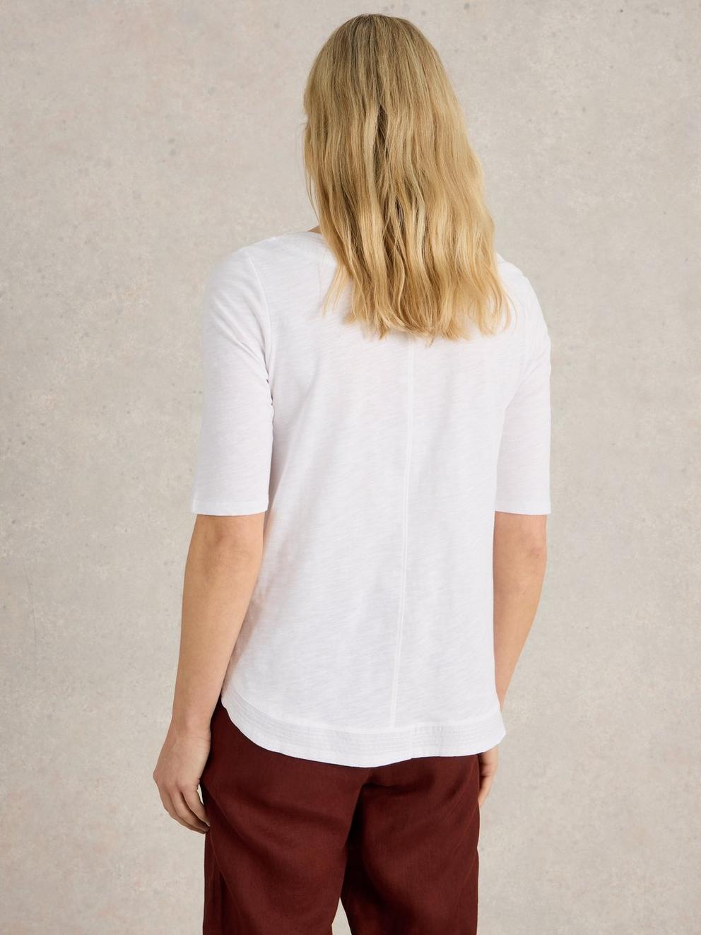 WEAVER BRODERIE TOP in BRIL WHITE - MODEL BACK