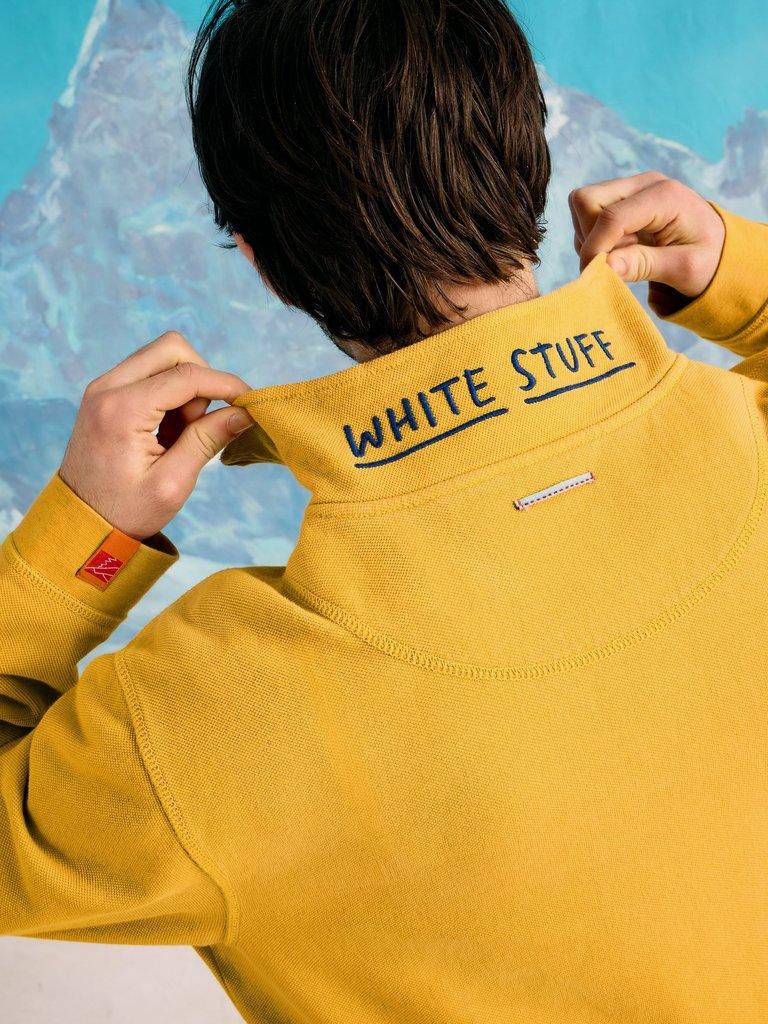 Rewind Half Zip Sweat in DP YELLOW - MODEL DETAIL