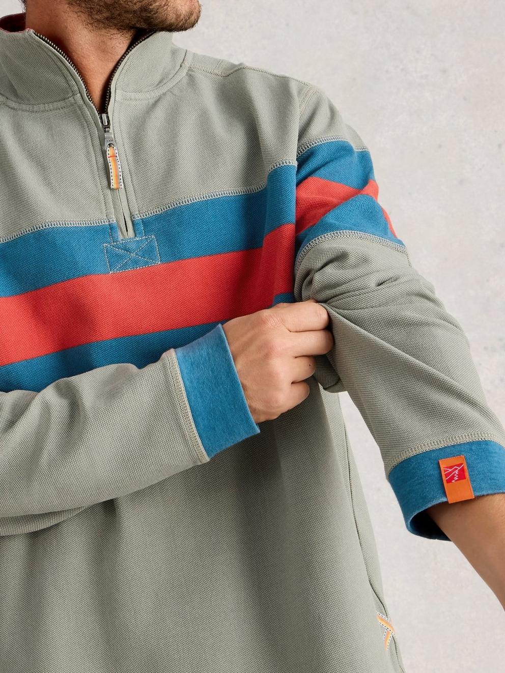 Rewind Half Zip Sweat in GREEN MLT - MODEL DETAIL