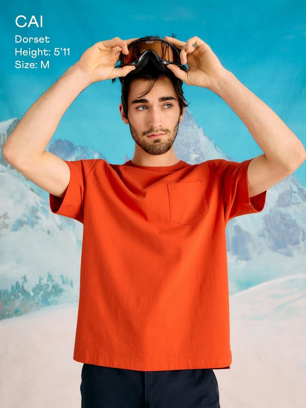 Rewind Graphic Tee in RED PR - MODEL DETAIL