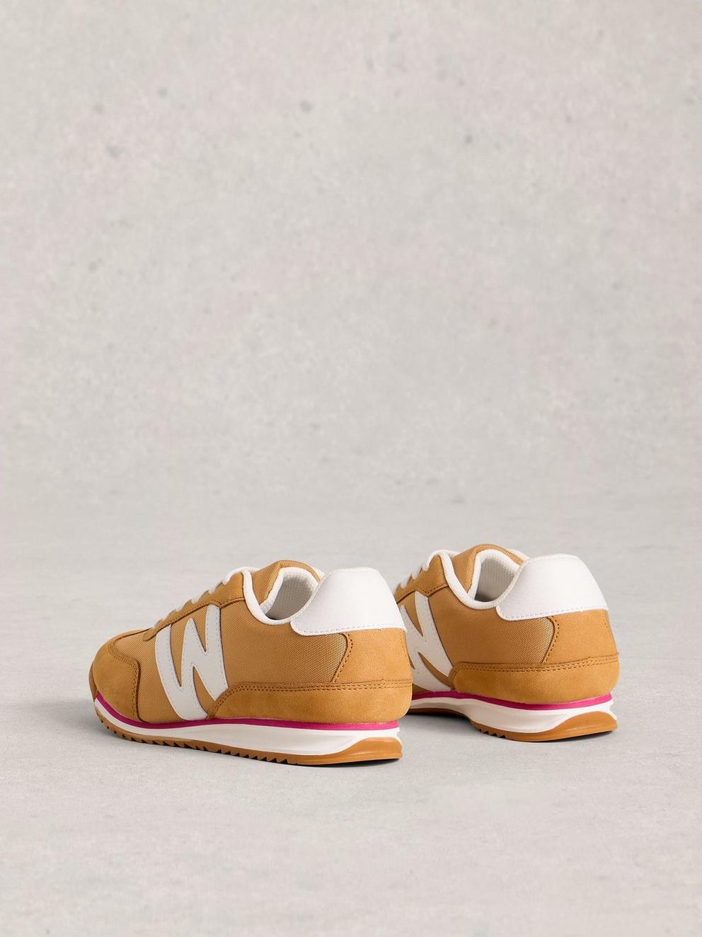 Lucy Trainer in CHART MLT - FLAT BACK