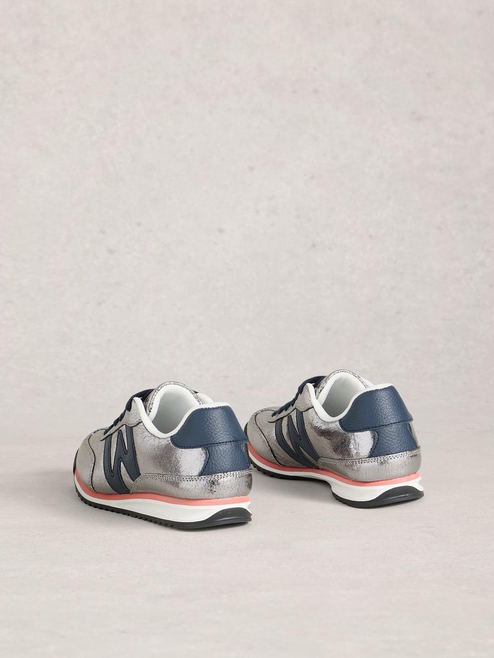 Lucy Trainer in SLV TN MET - FLAT BACK