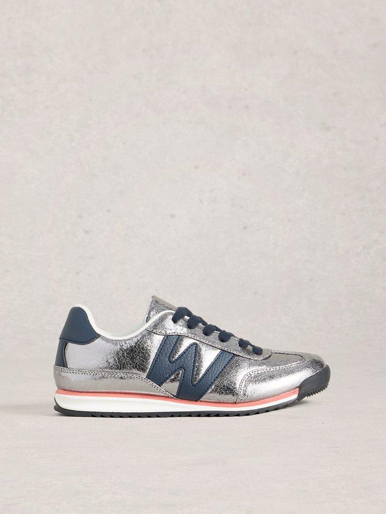 Lucy Trainer in SLV TN MET - LIFESTYLE