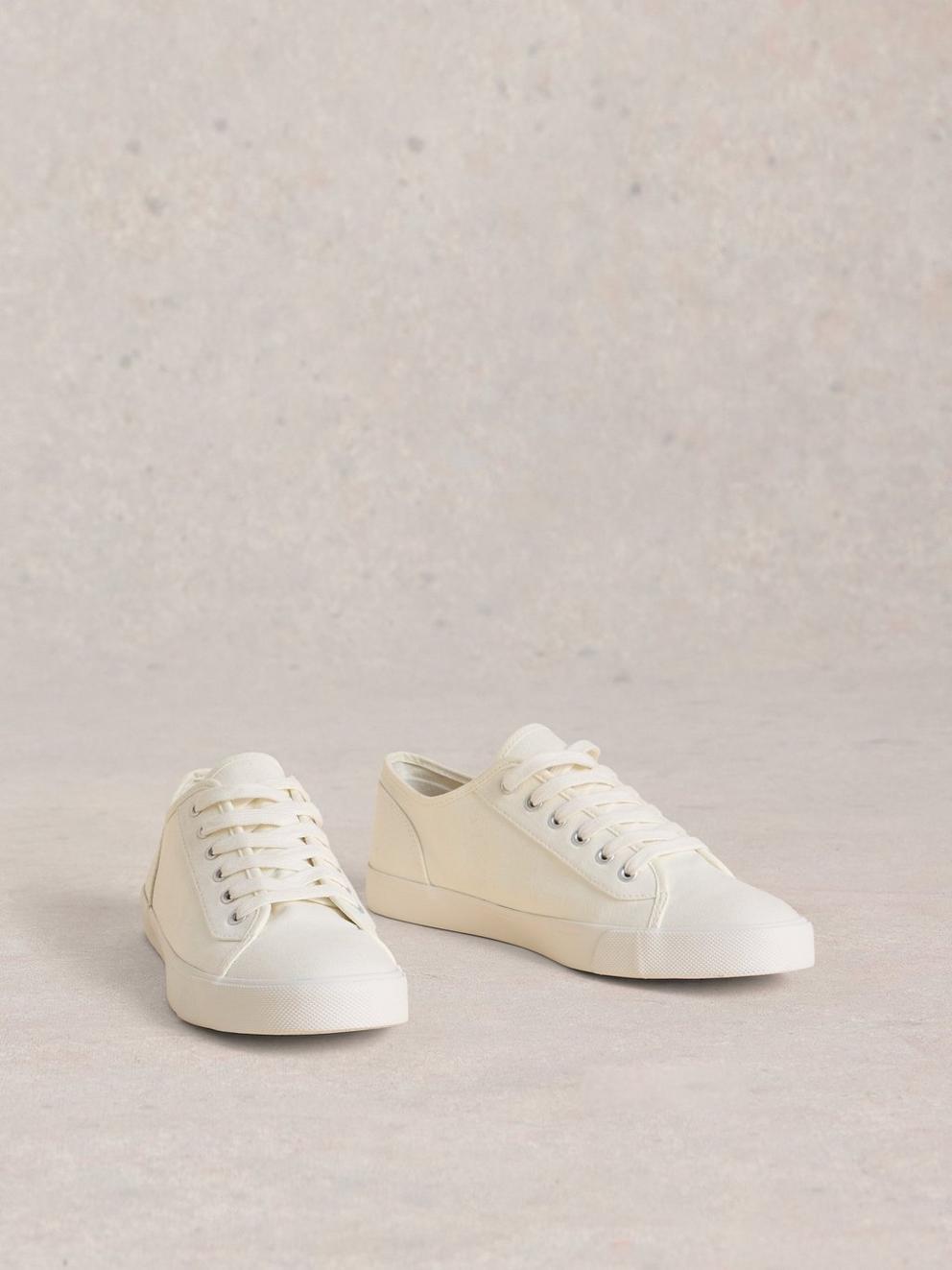 Peter Plimsoll Trainer in PALE IVORY - FLAT FRONT