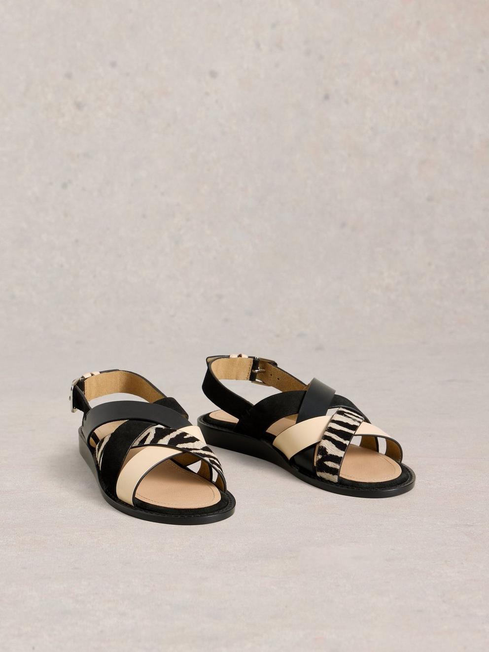 Holly Mini Wedge Sandal in PURE BLK - FLAT FRONT