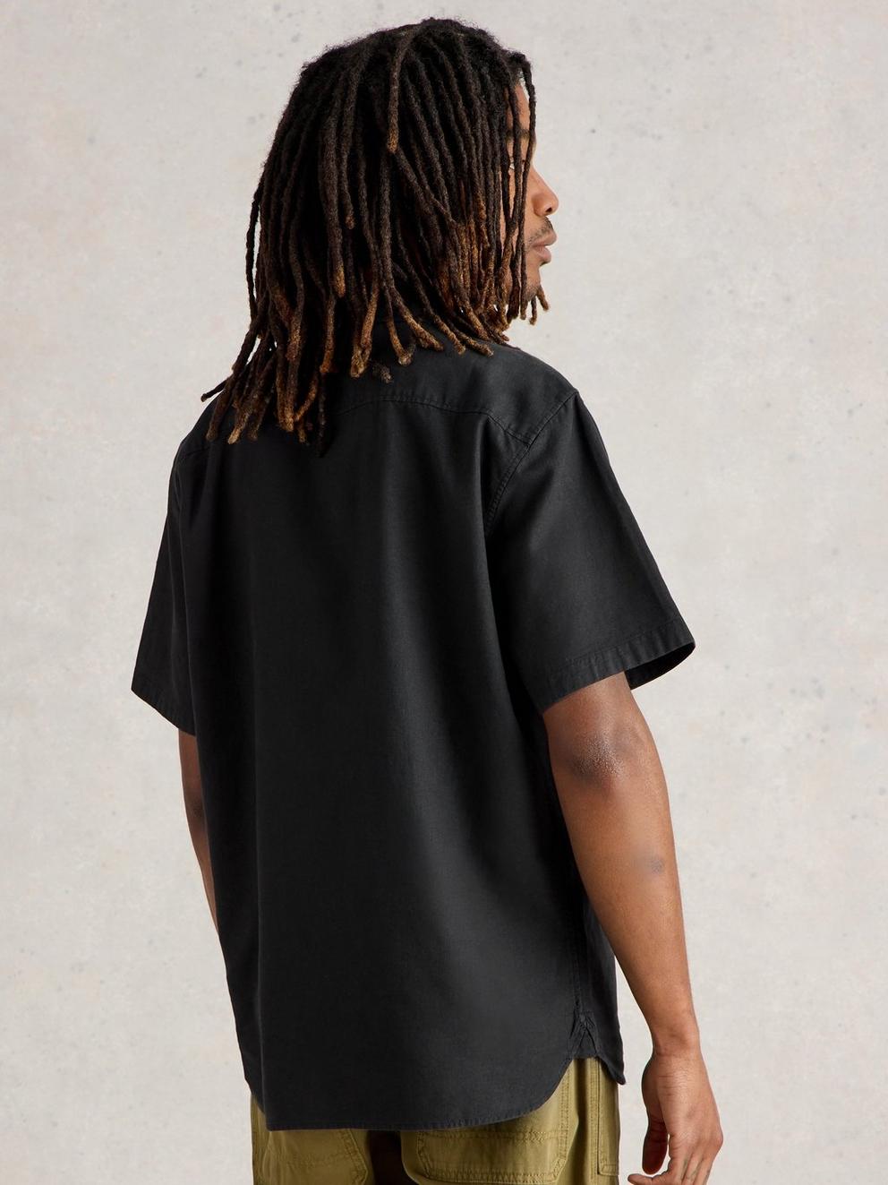 Ely Linen Cotton SS Shirt in PURE BLK - MODEL BACK