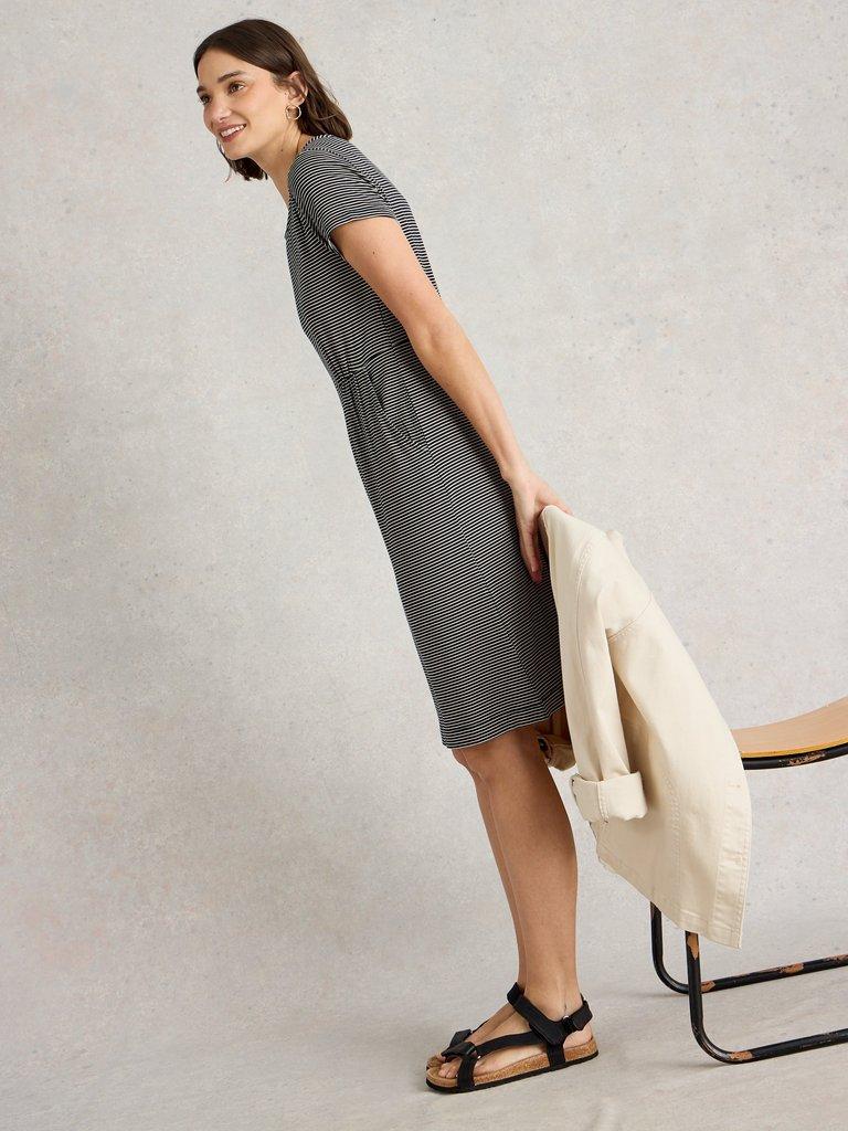 Tallie Jersey Midi Dress in BLK MLT - LIFESTYLE