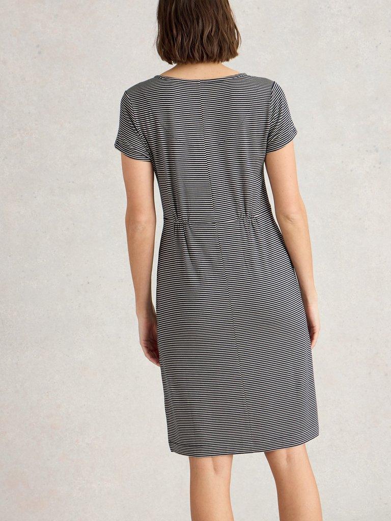 Tallie Jersey Midi Dress in BLK MLT - MODEL BACK