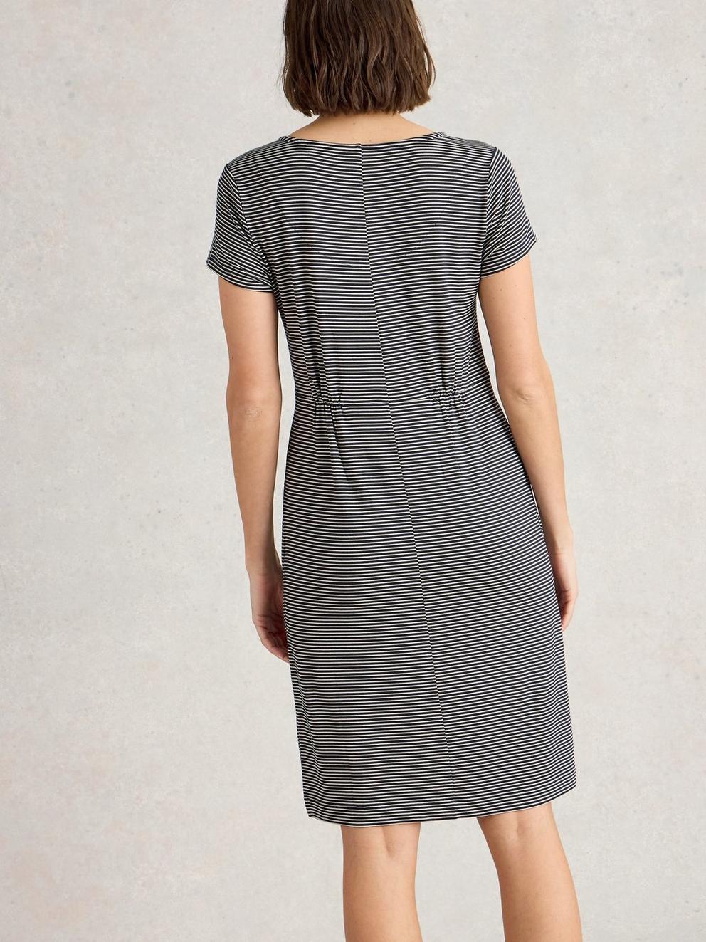 Tallie Jersey Midi Dress in BLK MLT - MODEL BACK