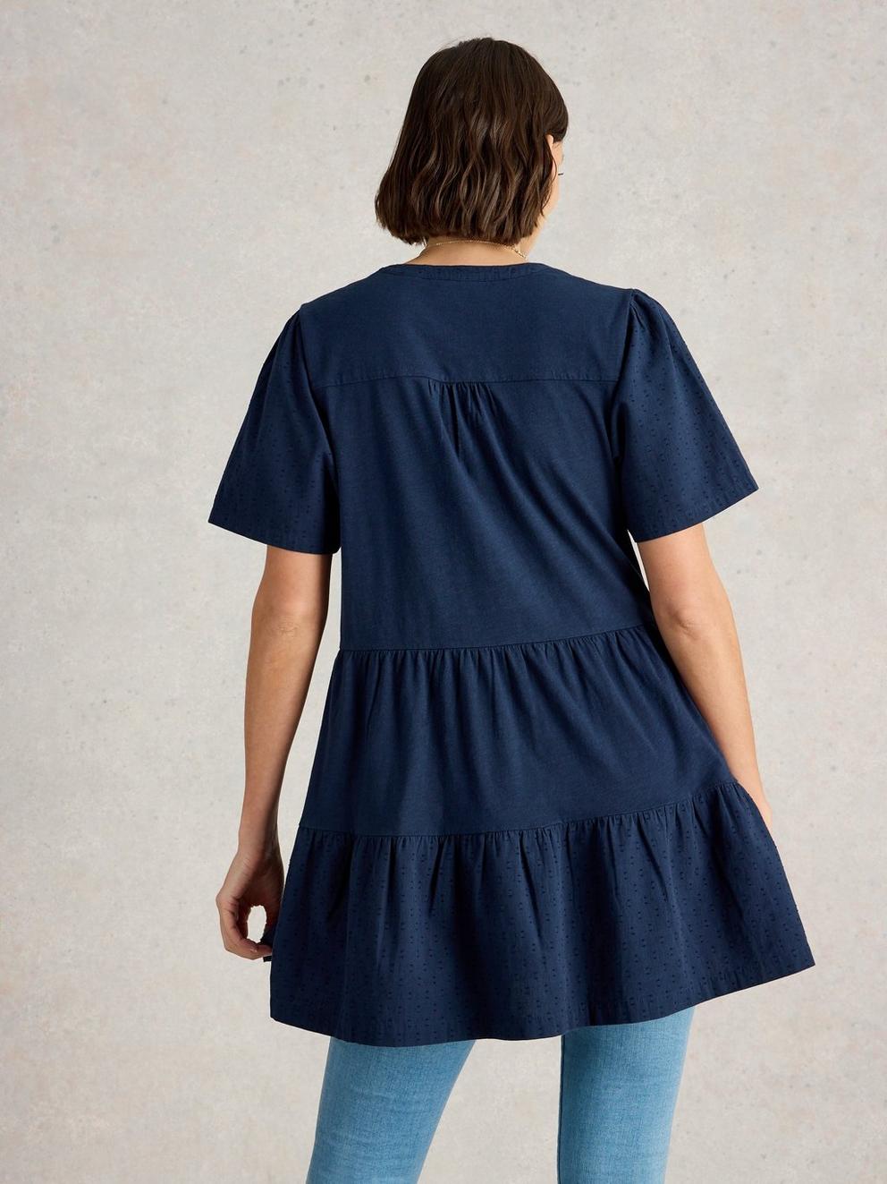 MARIA MIX TUNIC in FR NAVY - MODEL BACK