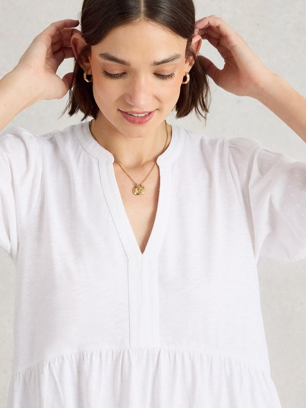MARIA MIX V NECK TUNIC in BRIL WHITE - MODEL DETAIL