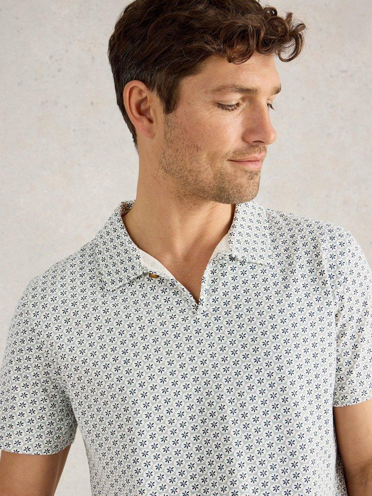 Geo Printed Polo in BLUE PR - MODEL DETAIL