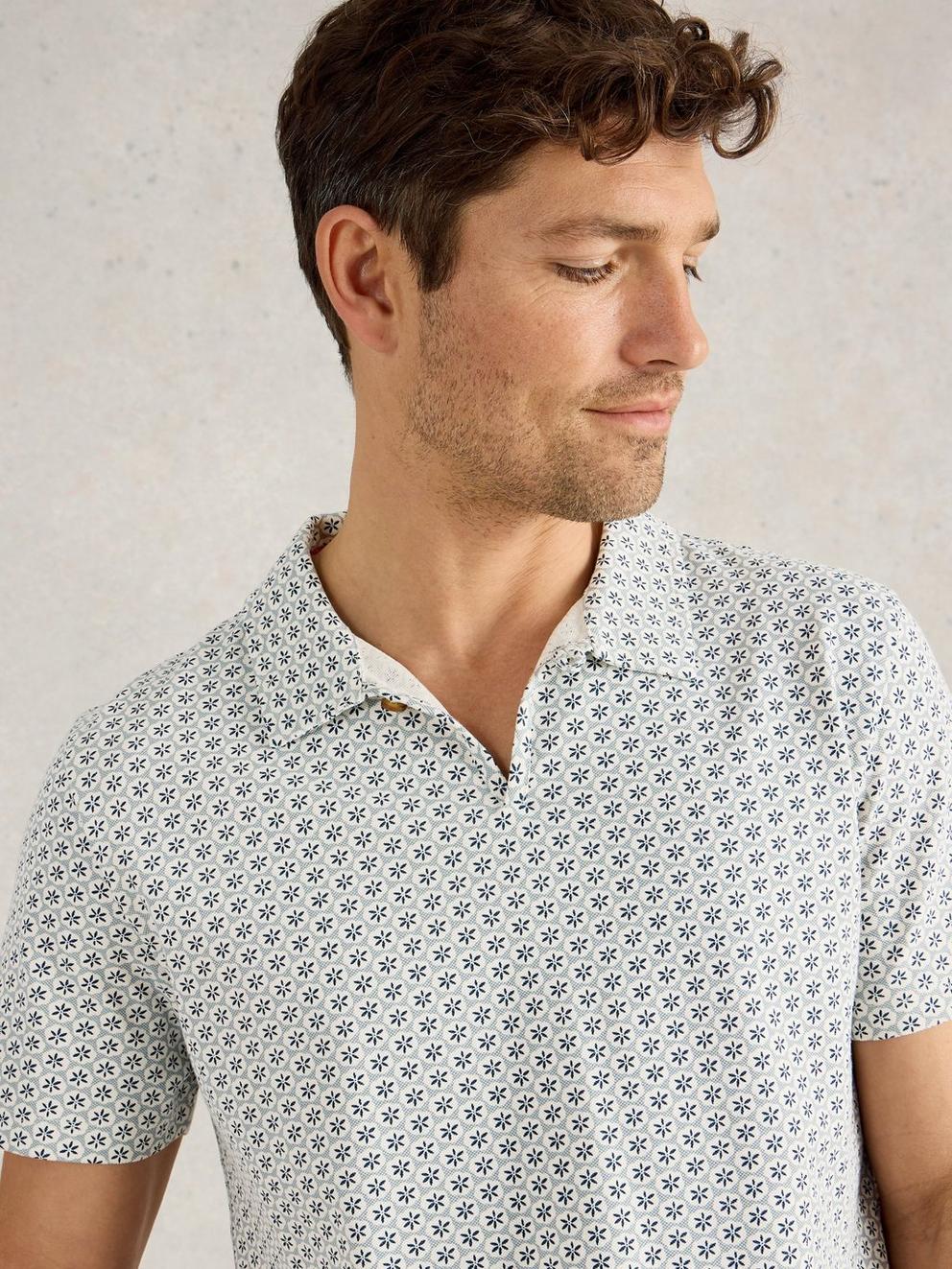 Geo Printed Polo in BLUE PR - MODEL DETAIL