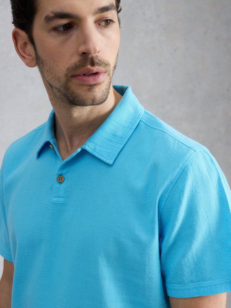 Anderby Woven Polo in MID BLUE - MODEL DETAIL