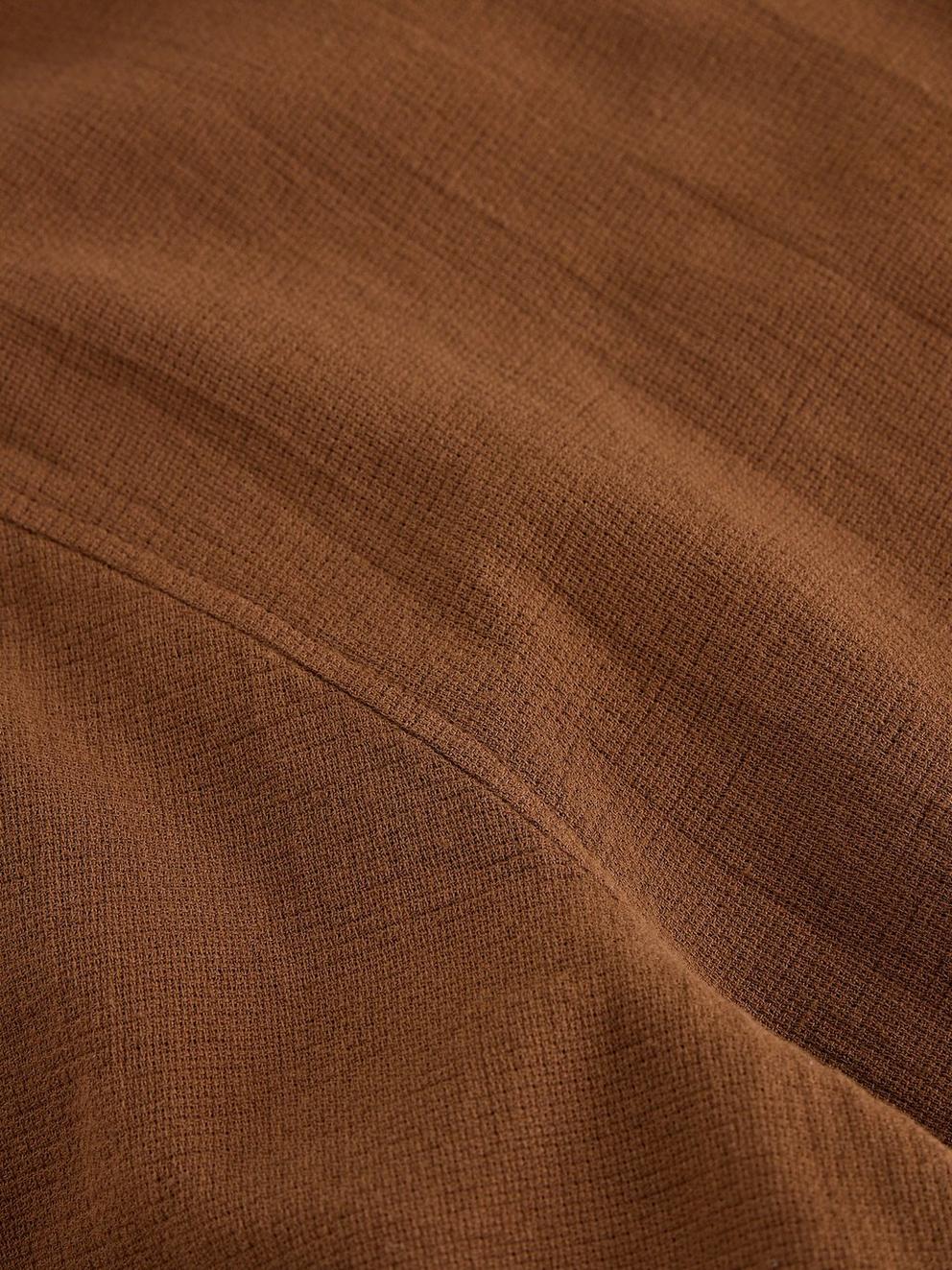 Anderby Woven Polo in MID BROWN - FLAT DETAIL
