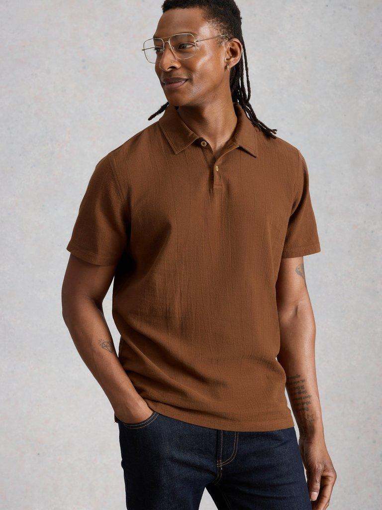 Anderby Woven Polo in MID BROWN - MODEL DETAIL
