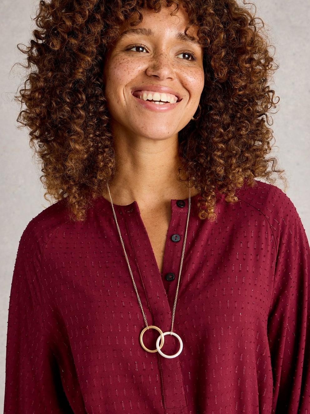 Interlocking Ring Necklace in MIXED MET - MODEL FRONT