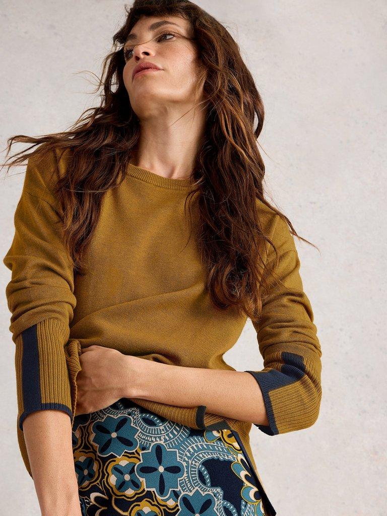 OLIVE LONG SLEEVE CREW NECK JUMPER in DK CHART - MODEL DETAIL