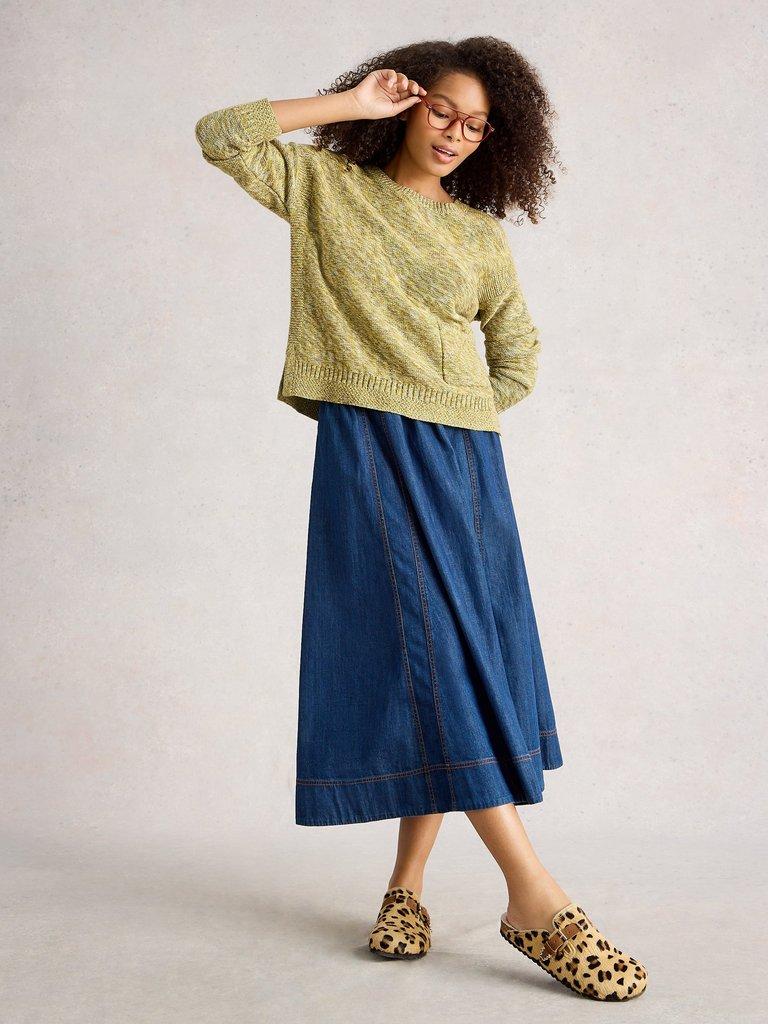 VICTORIA JUMPER in CHART MLT - MODEL FRONT