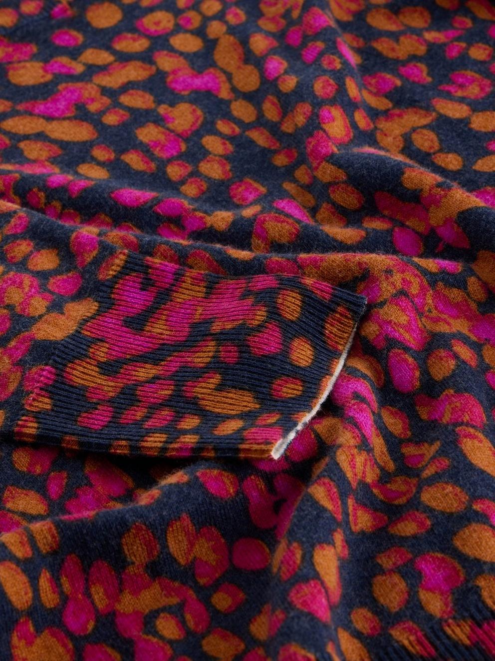 KATIE PRINT JUMPER in NAVY PR - FLAT DETAIL