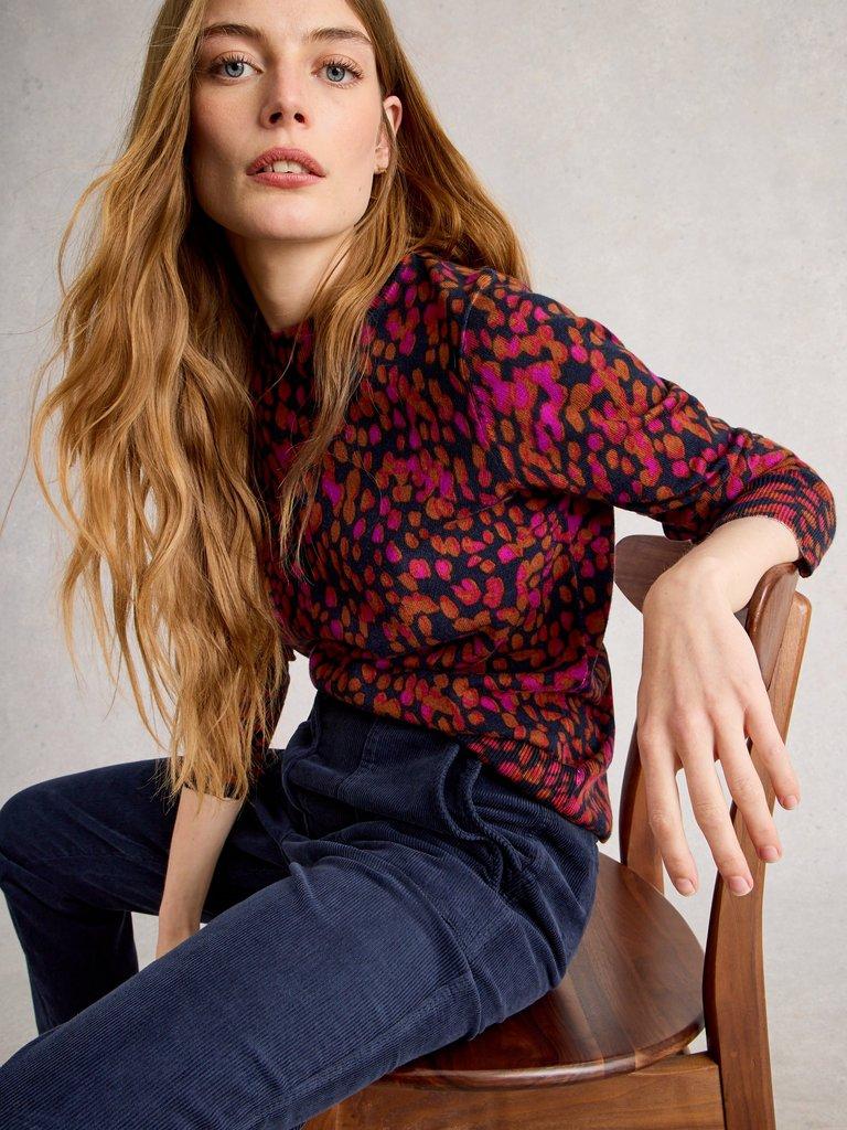 KATIE PRINT JUMPER in NAVY PR - LIFESTYLE