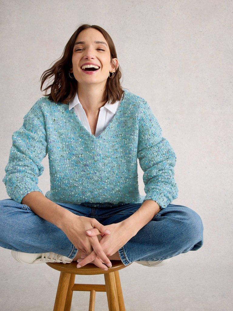 TEXTURE  V NECK in MID BLUE - LIFESTYLE