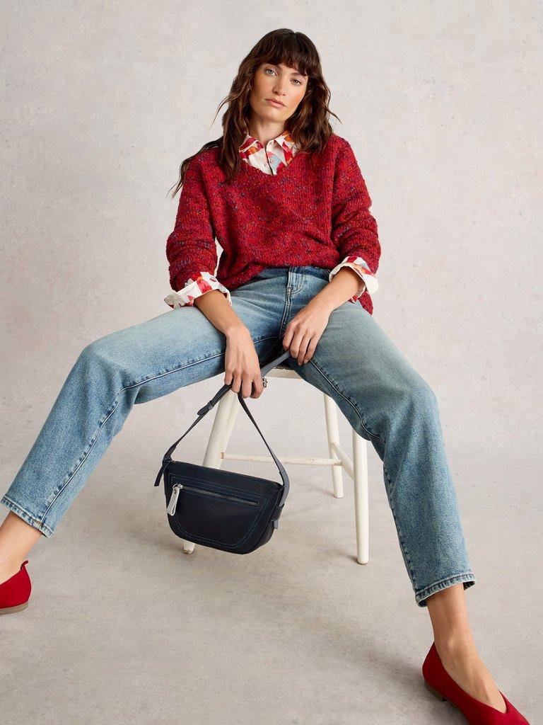 TEXTURE  V NECK in MID RED - LIFESTYLE