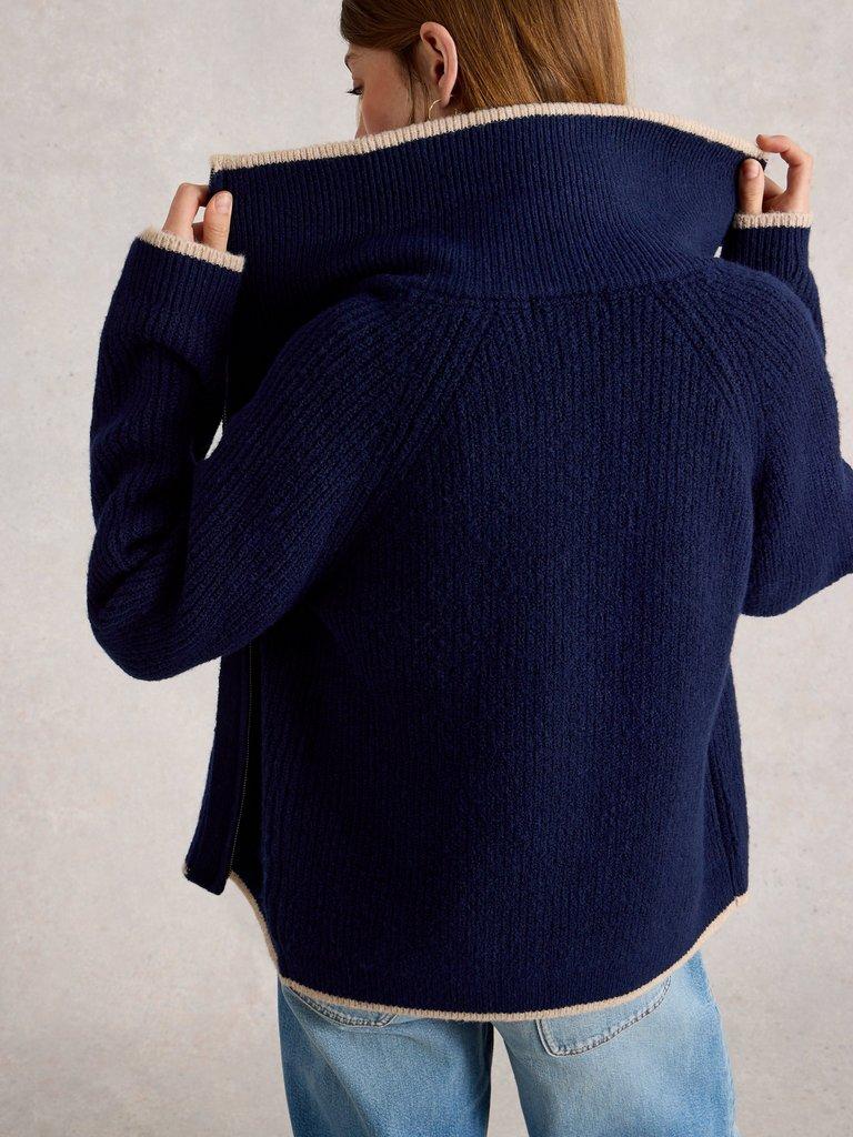 BETTY BOMBER in FR NAVY - MODEL BACK