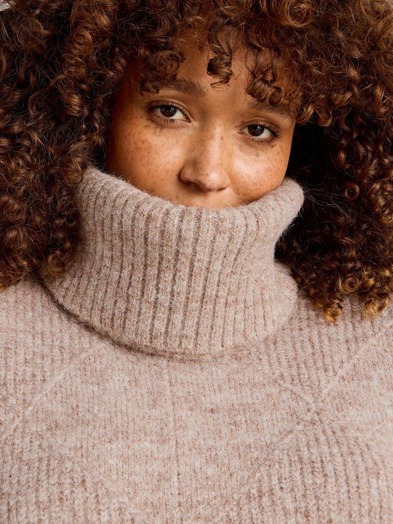 Diamond Stitch Poncho in LGT NAT - LIFESTYLE