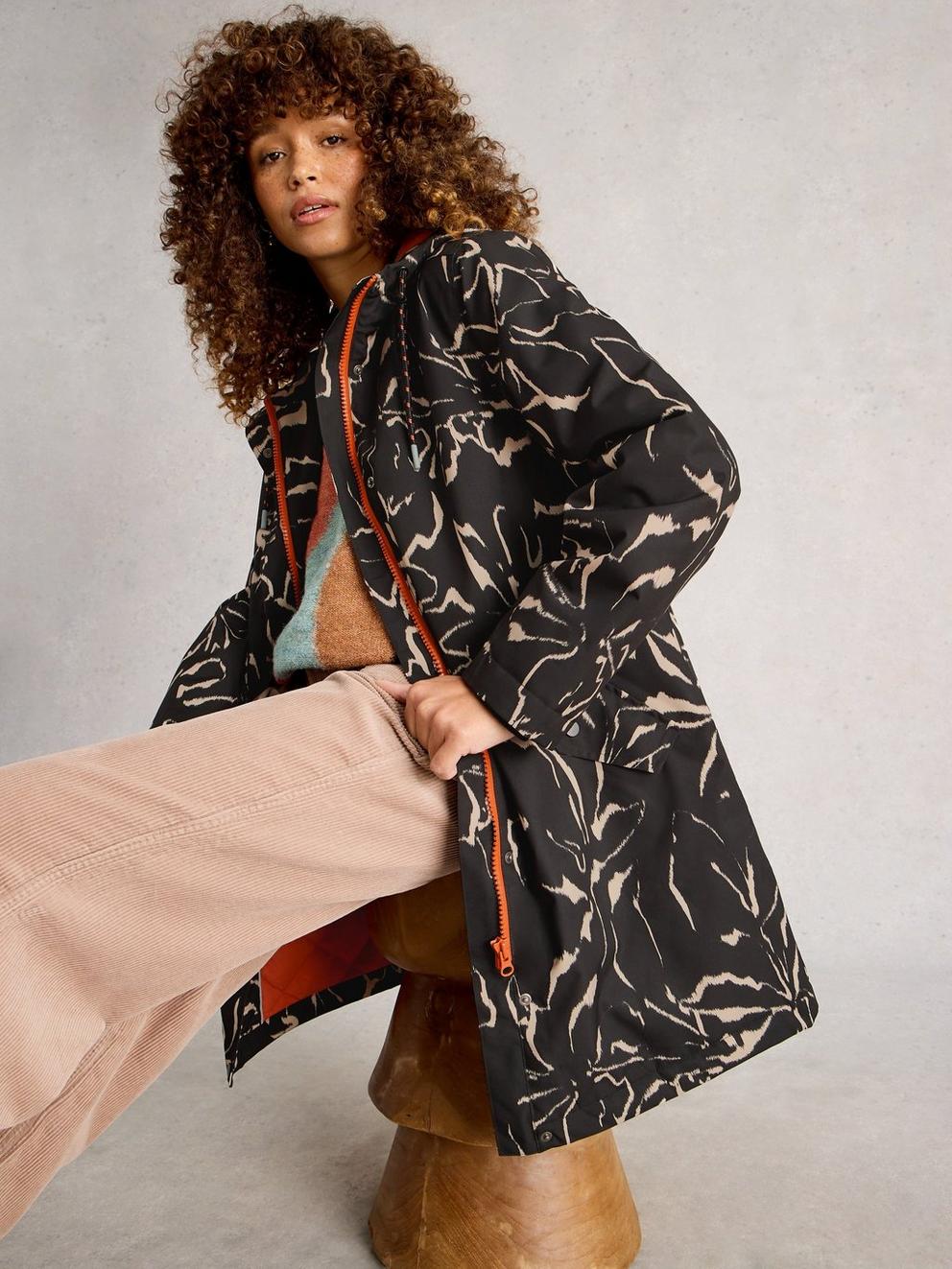 Willow Waterproof Coat in BLK PR - MODEL DETAIL