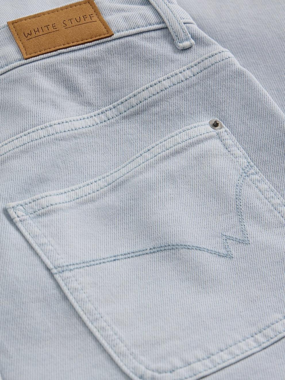 Crop Tia Wide Leg Jean in LGT BLUE - FLAT DETAIL