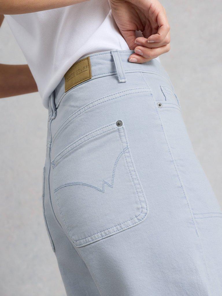Crop Tia Wide Leg Jean in LGT BLUE - MODEL DETAIL
