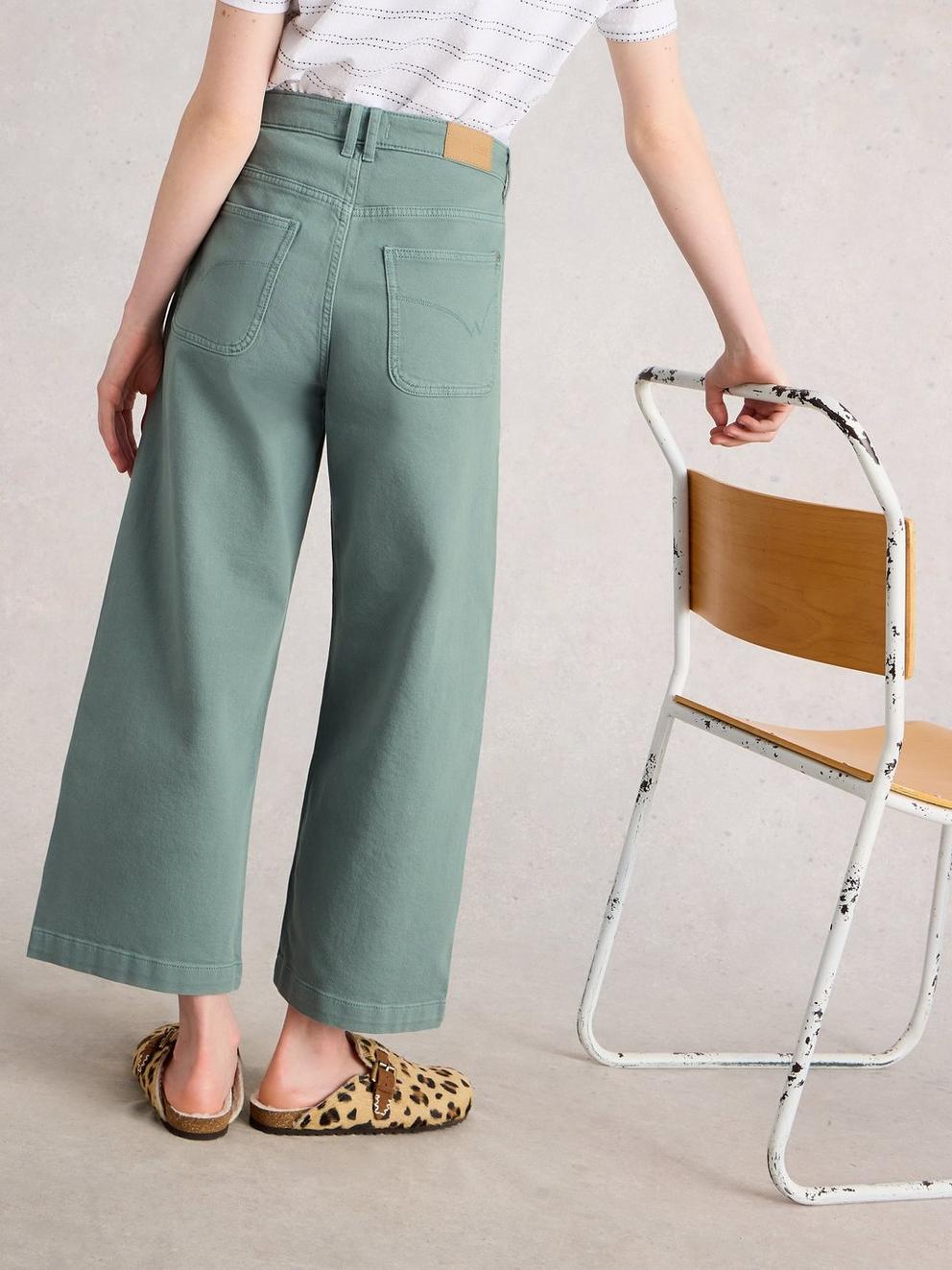 Crop Tia Wide Leg Jean in MID BLUE - MODEL BACK