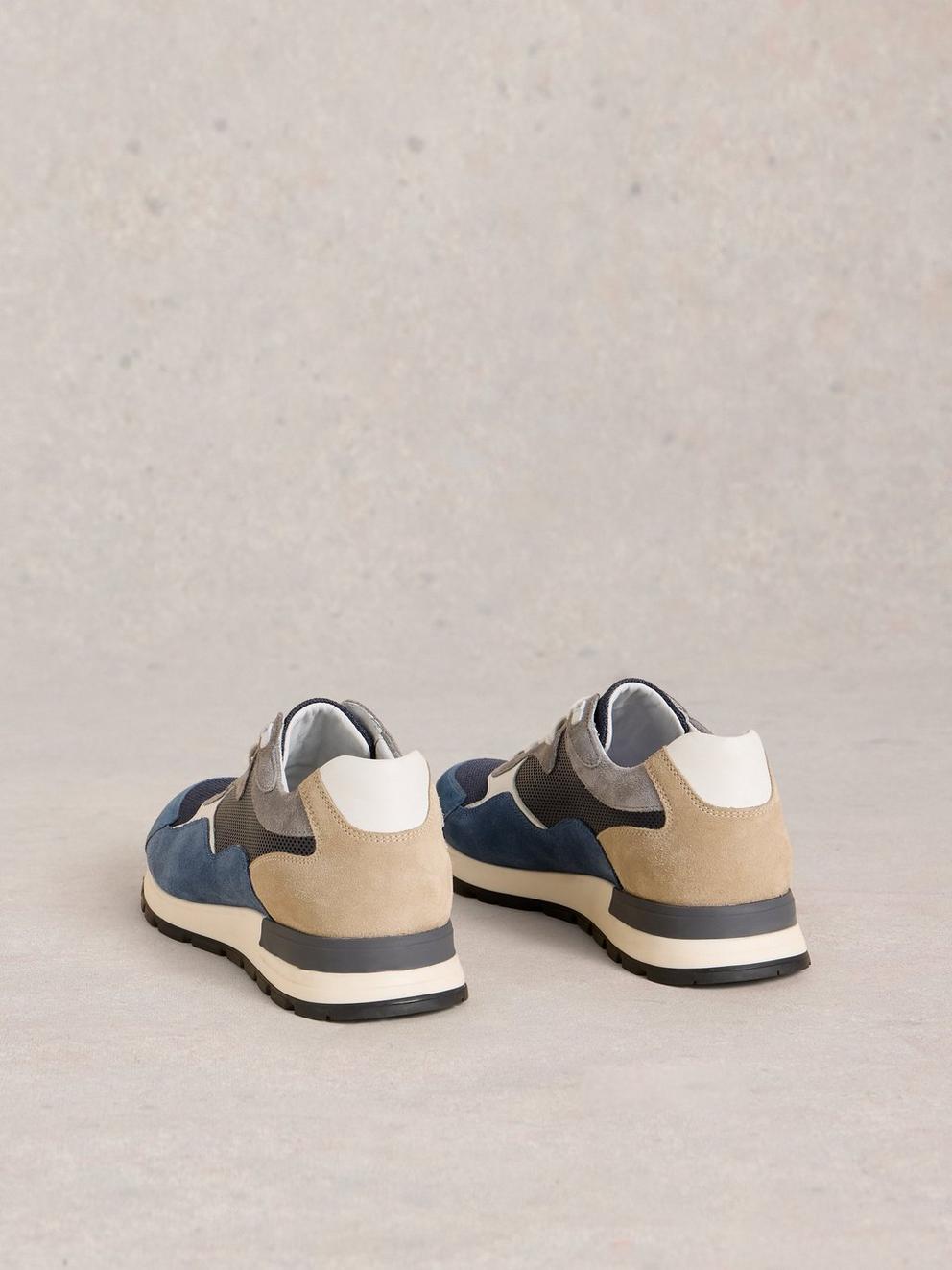 Ricky Retro Runner in NAVY MULTI - FLAT BACK