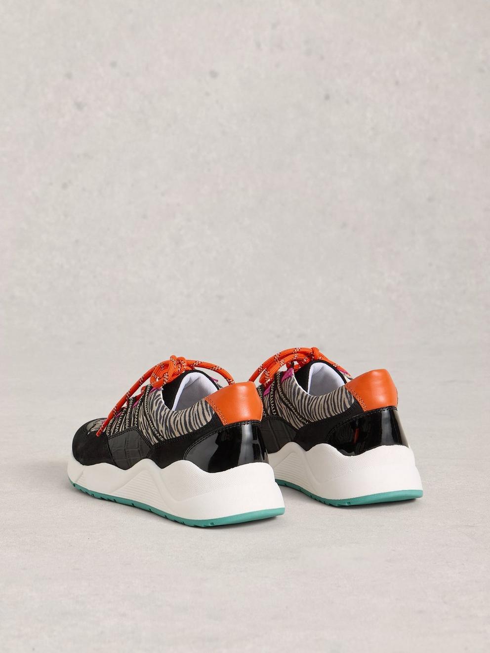 Kazzy Runner in BLK MLT - FLAT BACK