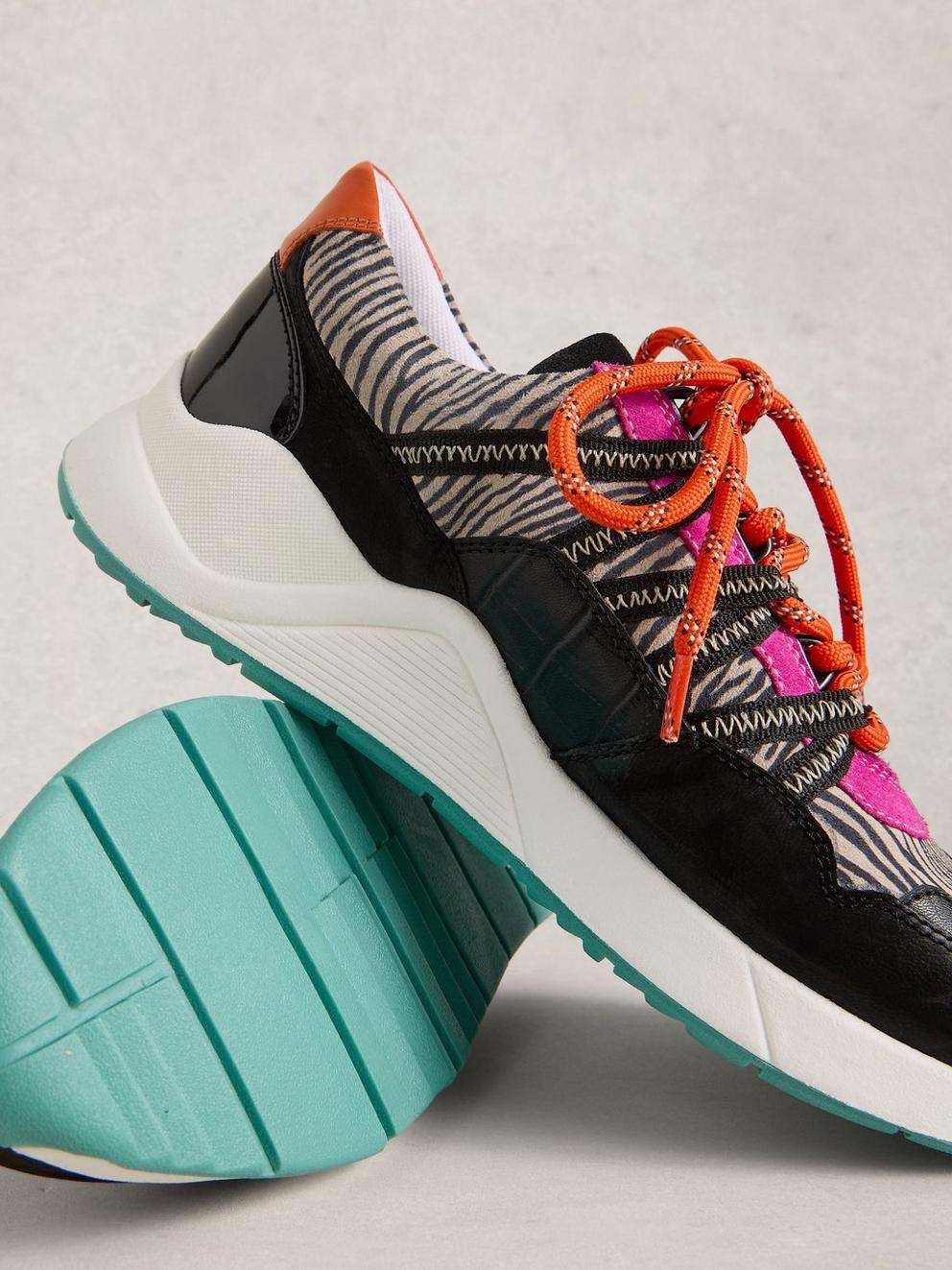 Kazzy Runner in BLK MLT - FLAT DETAIL